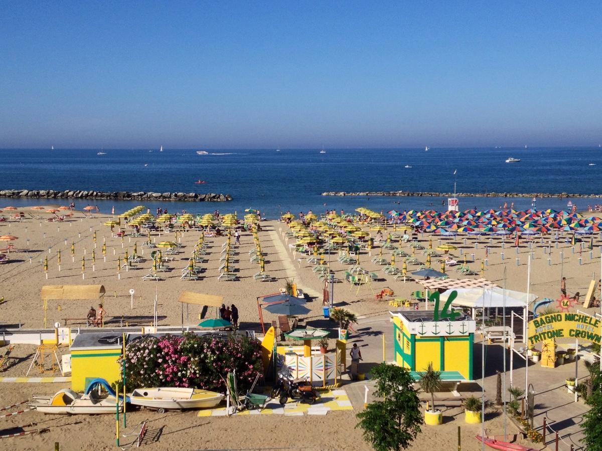 Hotel Tritone Rimini Bagian luar foto