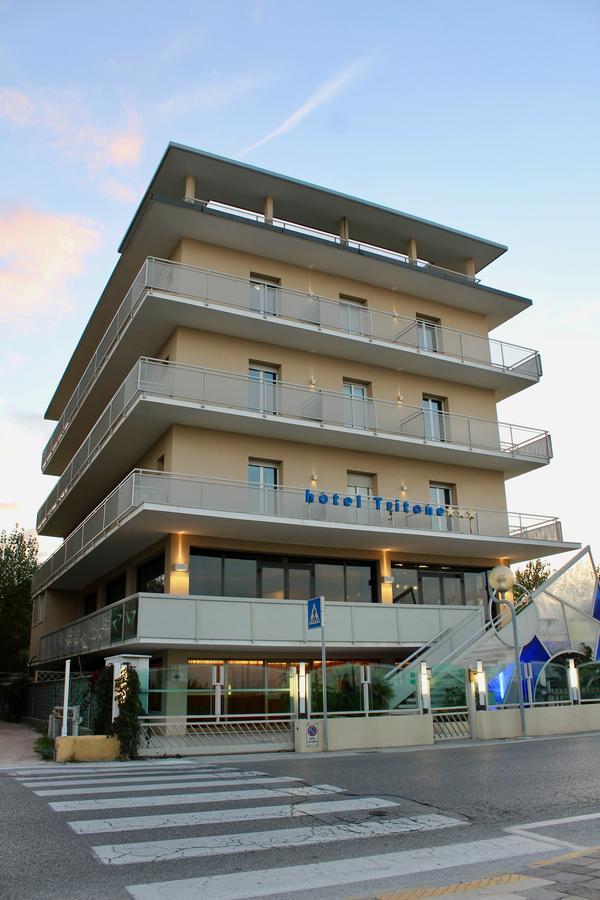 Hotel Tritone Rimini Bagian luar foto