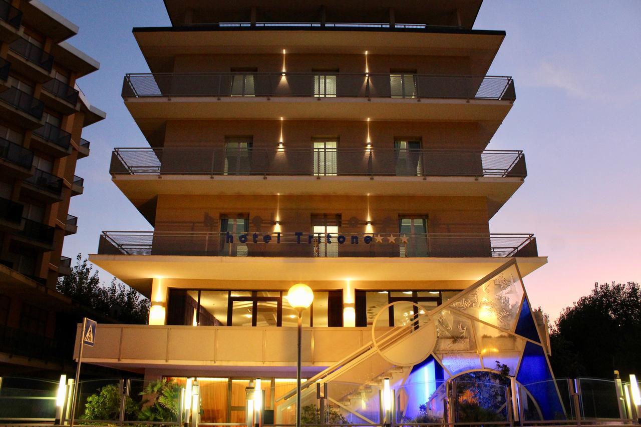 Hotel Tritone Rimini Bagian luar foto