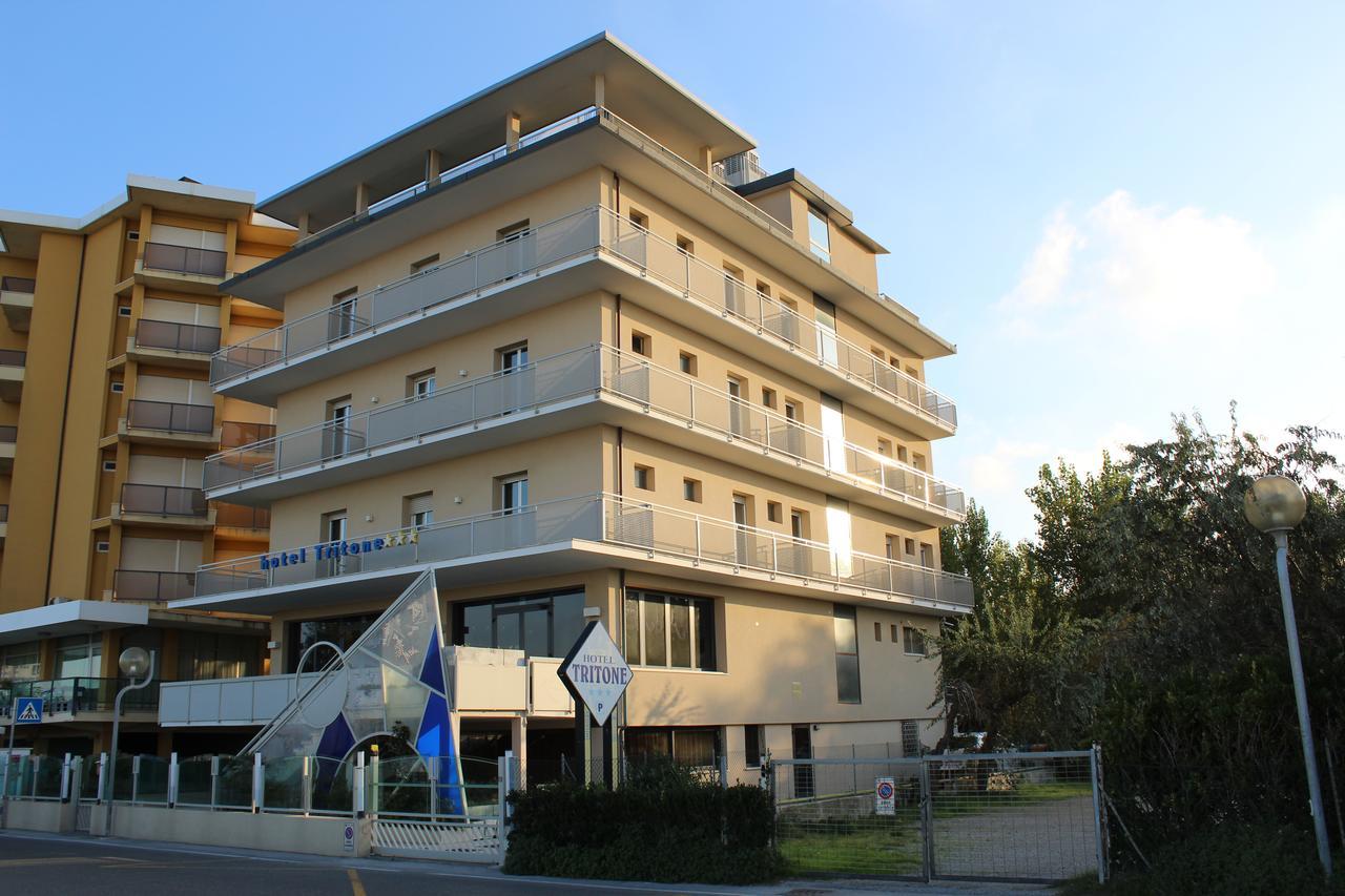 Hotel Tritone Rimini Bagian luar foto