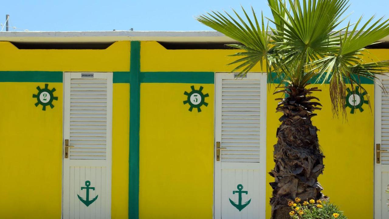 Hotel Tritone Rimini Bagian luar foto