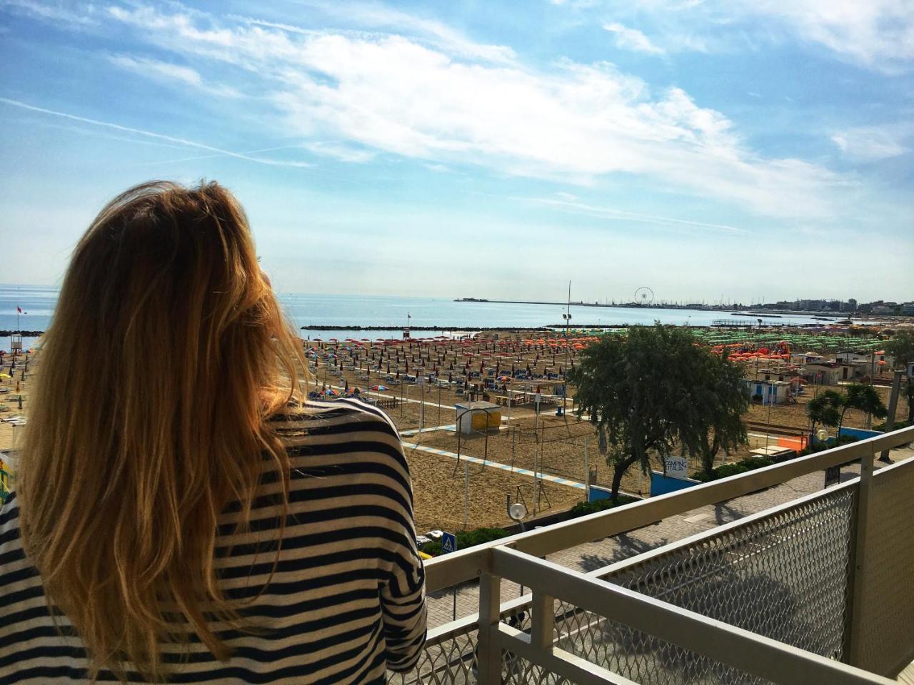 Hotel Tritone Rimini Bagian luar foto