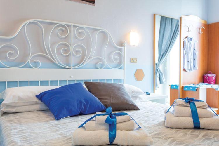 Hotel Tritone Rimini Bagian luar foto