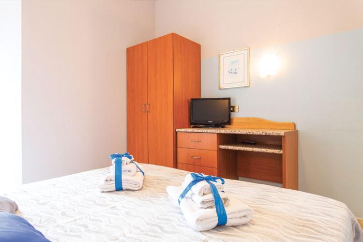Hotel Tritone Rimini Bagian luar foto