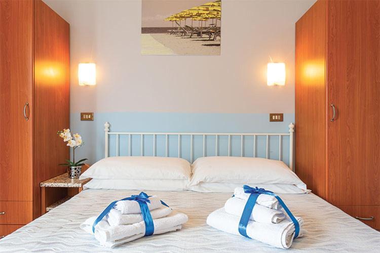 Hotel Tritone Rimini Bagian luar foto